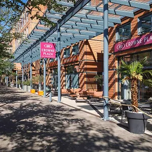 https://crowne-plaza-lyon-cite-internationale.hotels-rhonealpes.com